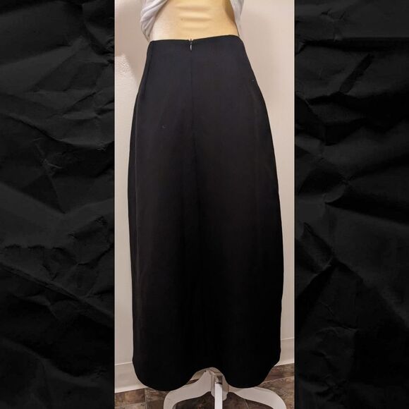 TR Line and Dot Handkerchief skirt - EUC - Picture 5 of 12